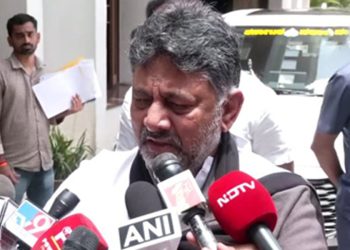 ಬದುಕಿ ಬಾಳಬೇಕಿದ್ದ ನಮ್ಮ ಮನೆಯ ಮಕ್ಕಳು ಕಾಲ್ತುಳಿತಕ್ಕೆ ಬಲಿಯಾಗಿರುವುದನ್ನು ಅರಗಿಸಿಕೊಳ್ಳಲು ಸಾಧ್ಯವಾಗುತ್ತಿಲ್ಲ. ಎಂದು ಉಪ ಮುಖ್ಯಮಂತ್ರಿ ಡಿ.ಕೆ.ಶಿವಕುಮಾರ್ ಹೇಳಿದ್ದಾರೆ.