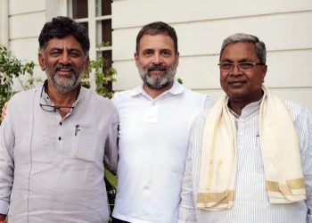 ದೆಹಲಿಯಲ್ಲಿರುವ ಕರ್ನಾಟಕ ಮುಖ್ಯಮಂತ್ರಿ ಸಿದ್ದರಾಮಯ್ಯ ಅವರು ಕಾಂಗ್ರೆಸ್ ಸಂಸದ ರಾಹುಲ್ ಅವರನ್ನು ಭೇಟಿ ಮಾಡಿ ಕಾಲ್ತುಳಿತ ಘಟನೆಯನ್ನು ವಿವರಿಸಿದರು.