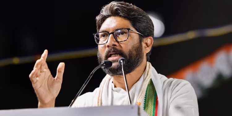 ಗುಜರಾತ್ನ ವಡೋದರಾ ಮತ್ತು ಆನಂದ್ ಜಿಲ್ಲೆಗಳನ್ನು ಸಂಪರ್ಕಿಸುವ ಮಹಿಸಾಗರ್ ನದಿಗೆ ಅಡ್ಡಲಾಗಿ 900 ಮೀಟರ್ ಉದ್ದದ ಸೇತುವೆಯ ಒಂದು ಭಾಗ ಇತ್ತೀಚೆಗೆ ಕುಸಿದಿದೆ.