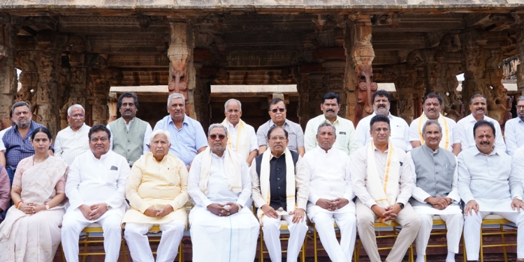ಇಂದು ನಂದಿ ಗಿರಿಧಾಮದಲ್ಲಿ ಮುಖ್ಯಮಂತ್ರಿ ಸಿದ್ದರಾಮಯ್ಯ ನೇತೃತ್ವದಲ್ಲಿ ನಡೆದ ಸಚಿವ ಸಂಪುಟ ಸಭೆಯಲ್ಲಿ ಬೆಂಗಳೂರು ಗ್ರಾಮಾಂತರ ಜಿಲ್ಲೆಯನ್ನು ಬೆಂಗಳೂರು ಉತ್ತರ ಜಿಲ್ಲೆ ಎಂದು, ಚಿಕ್ಕಬಳ್ಳಾಪುರ ಜಿಲ್ಲೆಯ ಬಾಗೇಪಲ್ಲಿಯನ್ನು ಭಾಗ್ಯನಗರ ಎಂದು ಮರು ನಾಮಕರಣ ಮಾಡಲು ಅನುಮೋದನೆ ನೀಡಲಾಗಿದೆ.