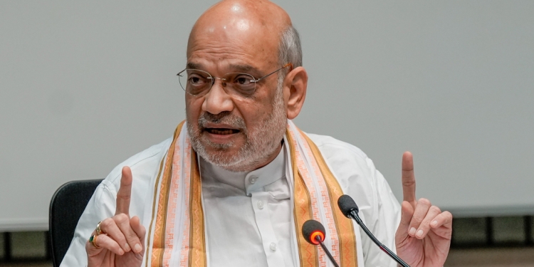 ಬಿಹಾರದ ರ್ಯಾ ಲಿಯಲ್ಲಿ ಪ್ರಧಾನಿ ಮೋದಿ ಮತ್ತು ಅವರ ತಾಯಿಯನ್ನು ಅವಮಾನಿಸಿದ್ದಕ್ಕಾಗಿ ರಾಹುಲ್ ಗಾಂಧಿ ಕ್ಷಮೆಯಾಚಿಸಬೇಕು ಎಂದು ಕೇಂದ್ರ ಗೃಹ ಸಚಿವ ಅಮಿತ್ ಶಾ ಹೇಳಿದ್ದಾರೆ.